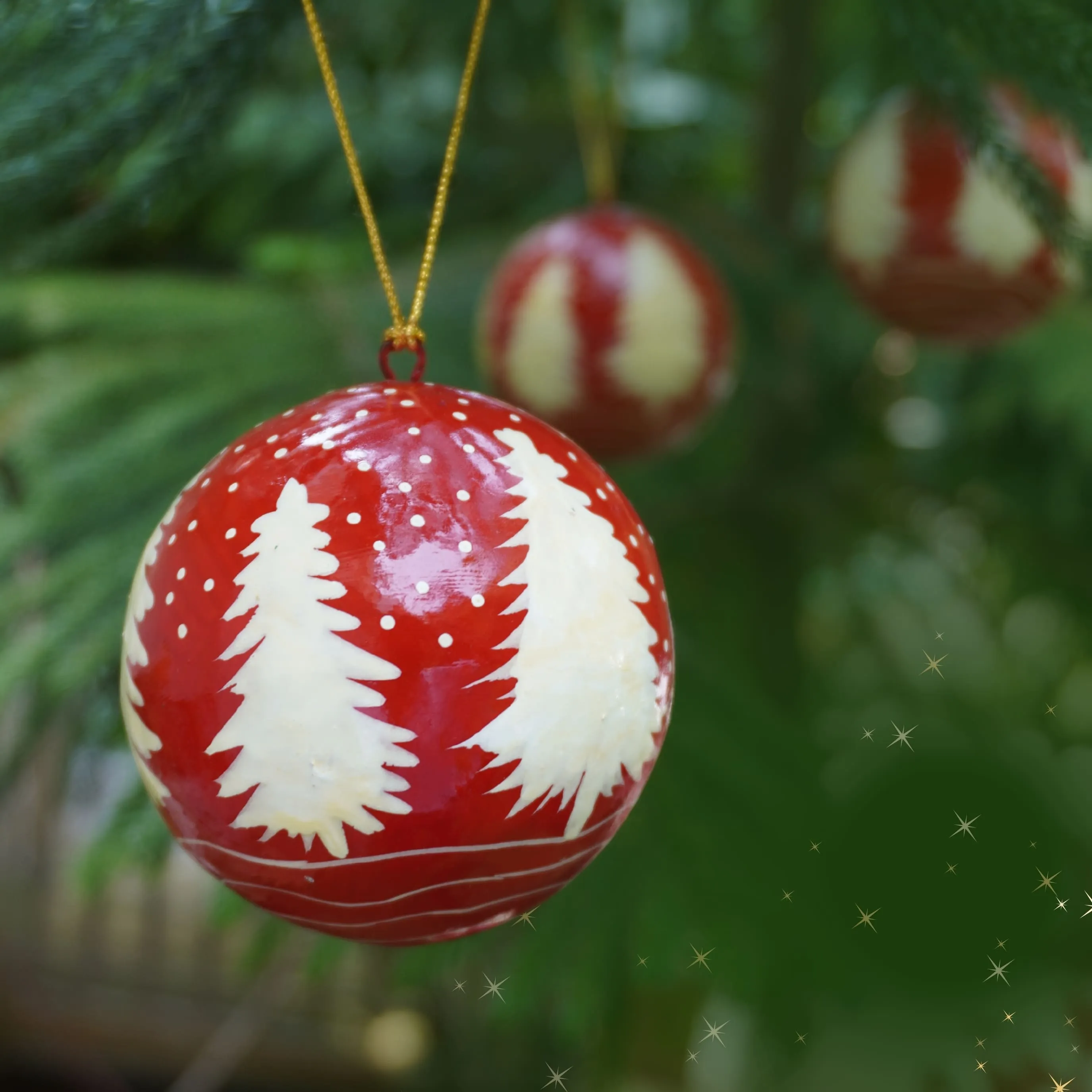 Hand Painted Papier Mache Christmas Vintage Bauble Red Christmas Tree: Set of 4